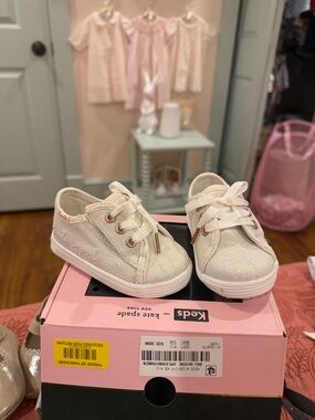 Keds Kids Glitter Lace-Up Sneakers in Cream
